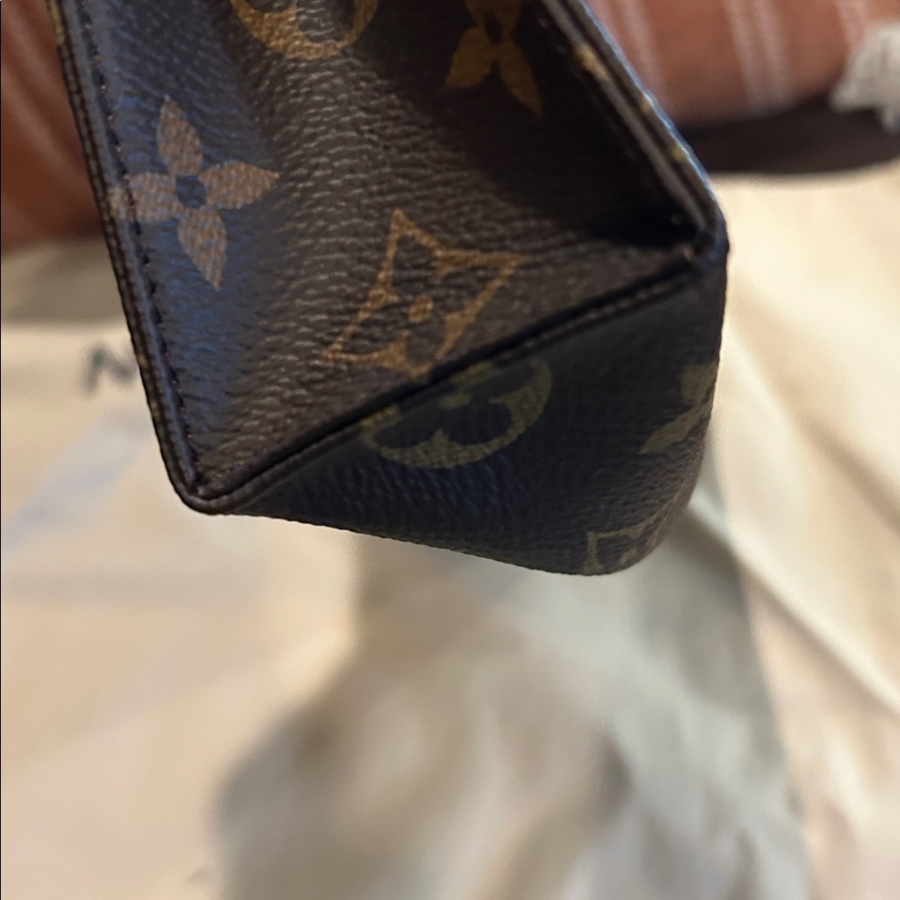 Louis Vuitton Discontinued NEW Poche Toilet 26 
Toiletry Bag Monogram - Picture 6 of 7
